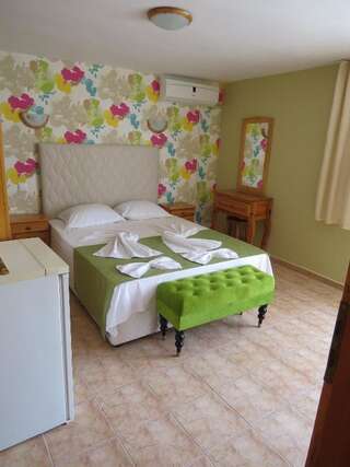 Отель Family Hotel Sofi Созополь Двухместный номер с 1 кроватью или 2 отдельными кроватями и балконом-19